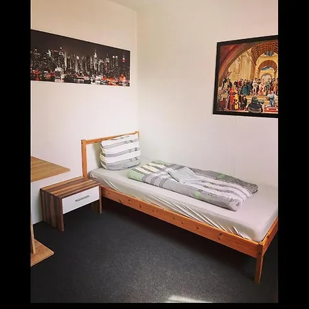 Monteurwohnung Naehe Bayreuth, Parken Frei, Wifi, Kueche *